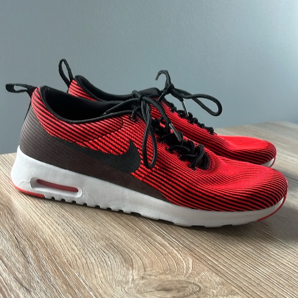 Nike Air Max Thea Women’s Red Stripe - Picture 2 of 8